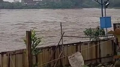 Sirene Bendung Air 10 Sungai Cisadane Tangerang berbunyi saat status Siaga III.