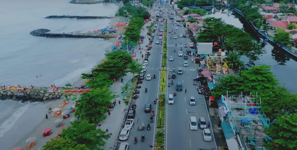 Taplau Pantai Padang, Ikon Wisata Sunset Favorit