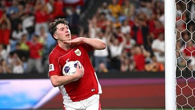 Van Dijk selebrasi Ole Romeny