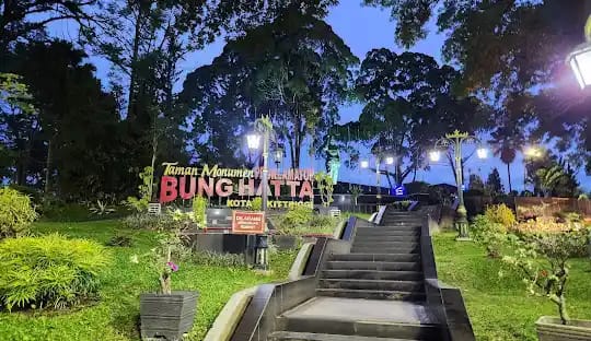 Patung Bung Hatta di Taman Monumen Proklamator Bukittinggi